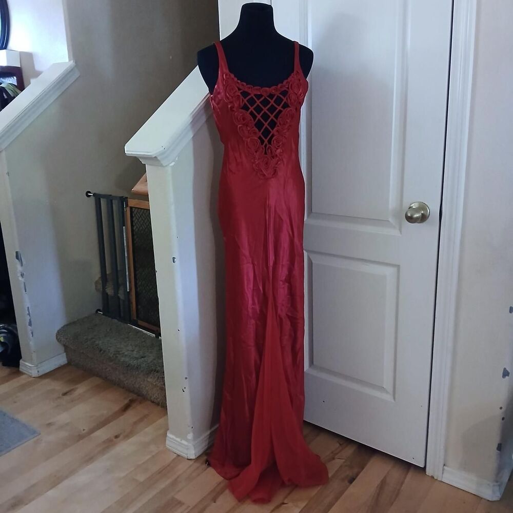 Y2K VTG Zum Zum Niki Livas Red Satin Floral Lattice Plunge Maxi Mermaid Dress 7